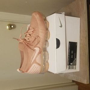 Rose color Nike Vapormax